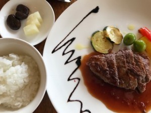 アクアプレート：オリーブ牛のステーキ